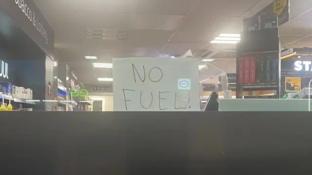 "No fuel" sign