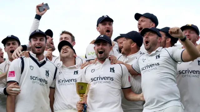 Warwickshire beat Somerset to win the County Championship