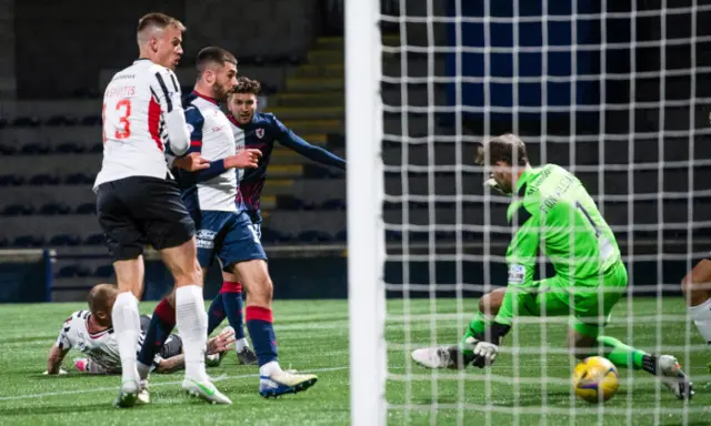 Dario Zanatta scores for Raith Rovers