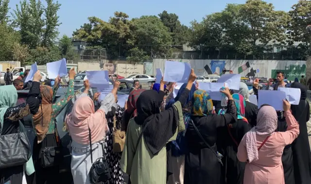 Women protesting in Afghanistan