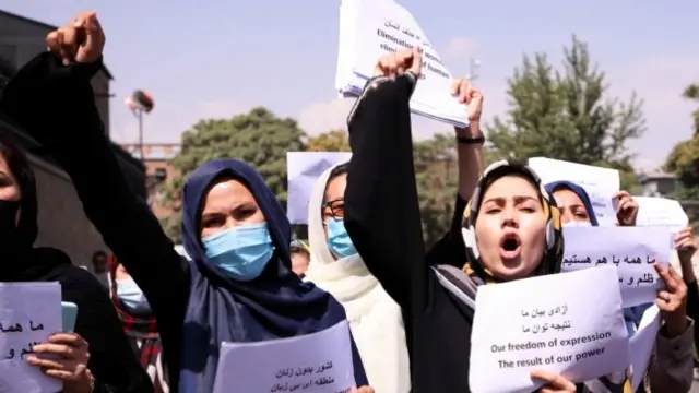 Women protesting in Afghanistan