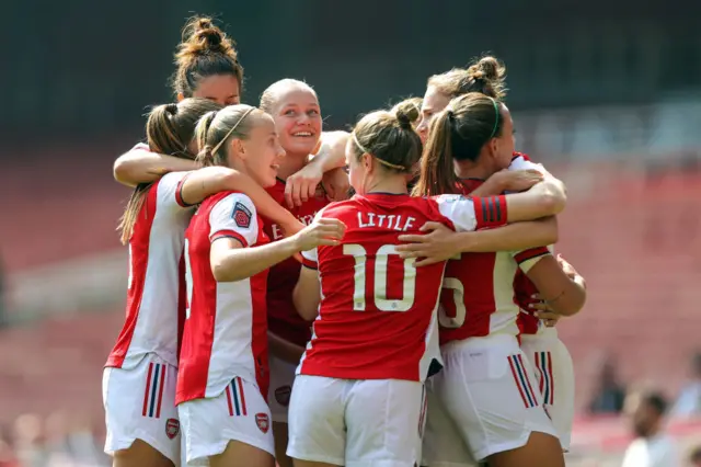 Beth Mead celebrates an Arsenal goal