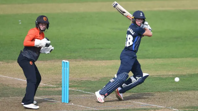 Lauren Winfield-Hill batting against Southern Vipers