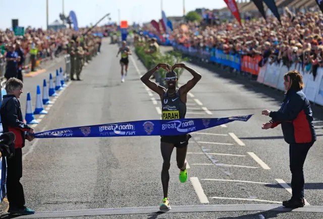 Mo Farah crossing the finishing line in South Shields in2016