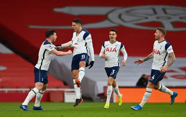 Erik Lamela celebrates