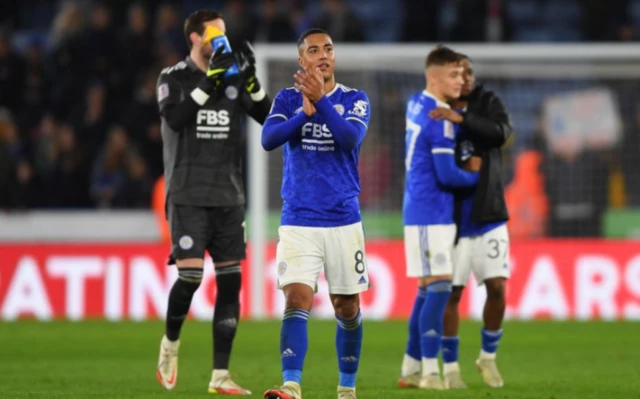 Youri Tielemans (centre)