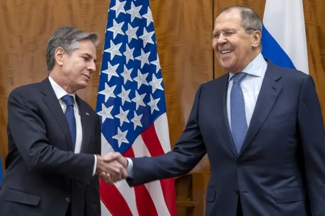 US Secretary of State Antony Blinken and Russian Foreign Minister Sergei Lavrov shake hands before their talks in Geneva, Switzerland. Photo: 21 January 2022