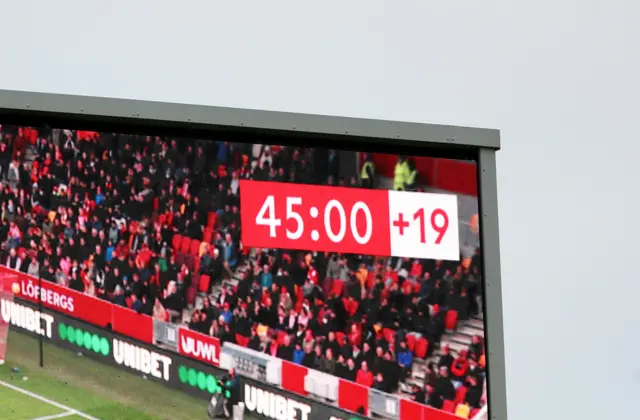 Pluys 19 minutes on the screen at the end of normal time in the first half at Brentford v Wolves