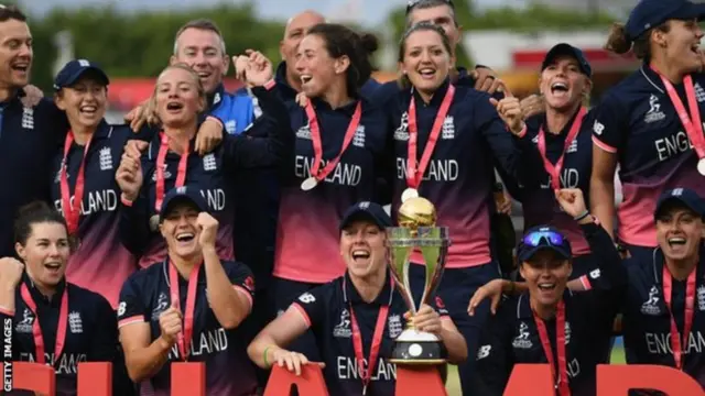 England celebrate winning the Women's World Cup in 2017