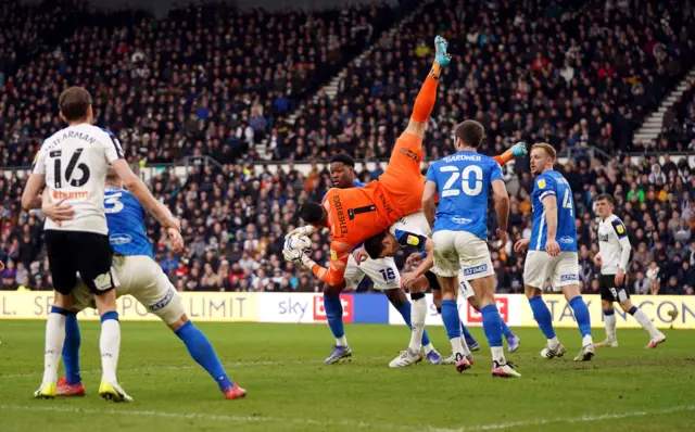 Neil Etheridge falls awkwardly