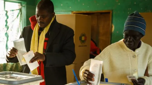 Voters in Kwekwe, Zimbabwe in 2018