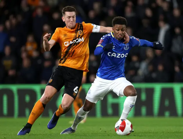 Hull City"s Richard Smallwood (left) and Everton"s Demarai Gray battle for the ba