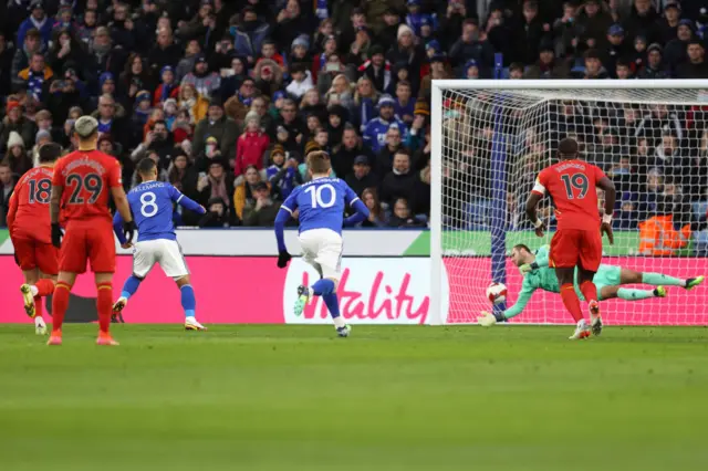 Youri Tielemans of Leicester City scores a goal