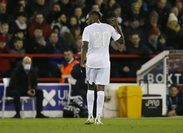 Nuno Tavares walking off the pitch