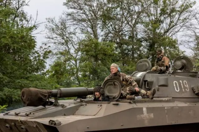 Ukrainian troops on a tank in north-eastern Ukraine. Photo: September 2022