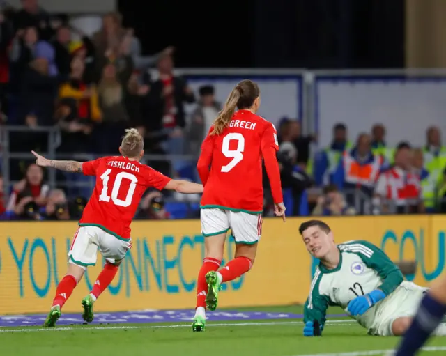 Jess Fishlock celebrates goal