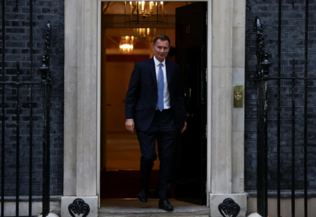 Jeremy Hunt walks out the door of No 10 Downing Street