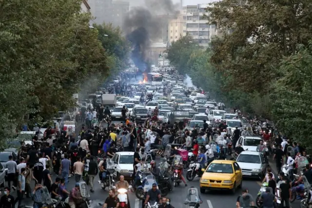 Protesters clash with police in Tehran on 21 September