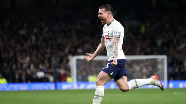 Pierre-Emile Hojbjerg celebrating his goal.