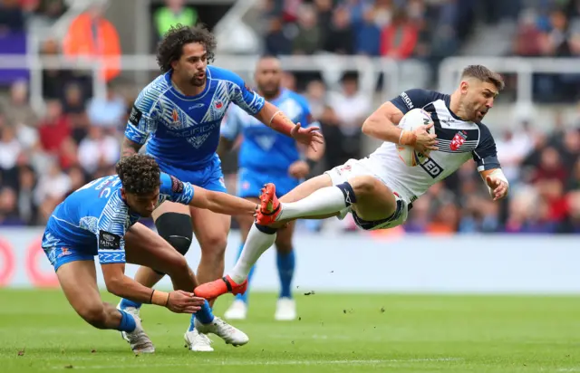 Tommy Makinson is tackled