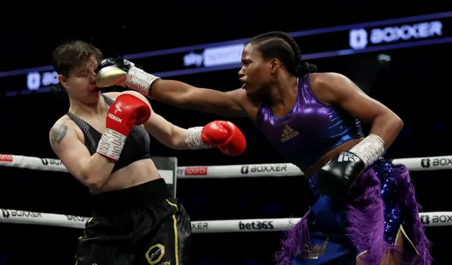 Caroline Dubois lands a punch