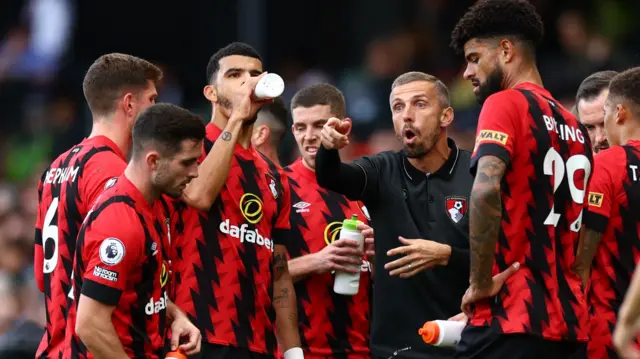 Gary O'Neil talks to his Bournemouth players