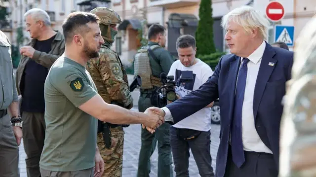 Boris Johnson and President Volodymyr Zelensky