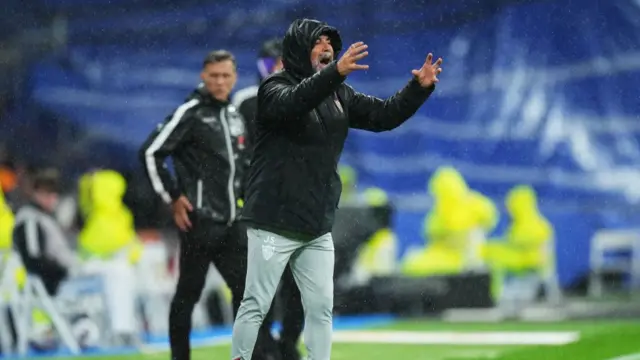 Jorge Sampaoli passes instructions during the game.