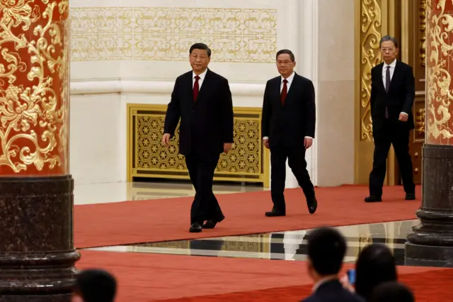 Xi Jinping leading his new team out to waiting journalists