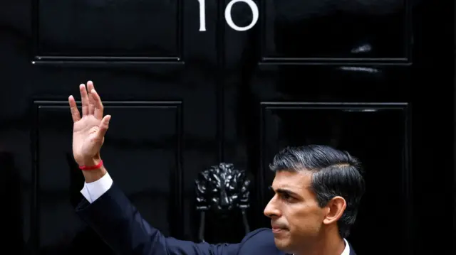 New PM Rishi Sunak enters No 10