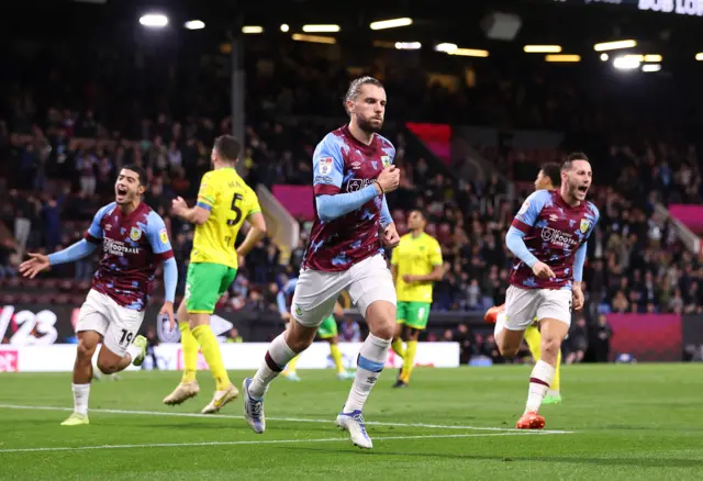 Jay Rodriguez's late penalty sends Burnley top of the Championship