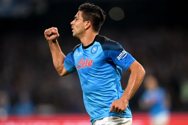 Giovanni Simeone celebrates