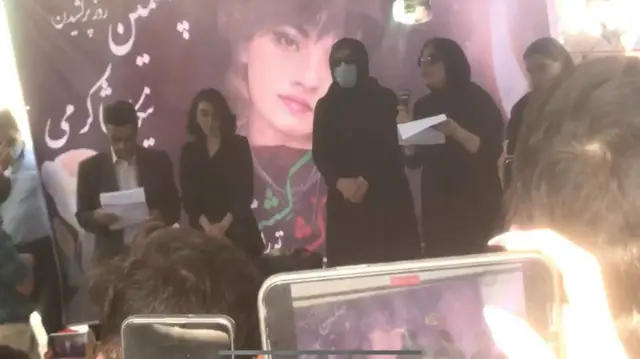 Nika Shakarami's mother speaking at her daughter's gravesite in Khoram Abad today.