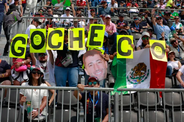 Checo fans