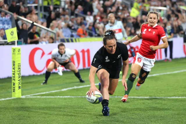 Portia Woodman scores a try for New Zealand