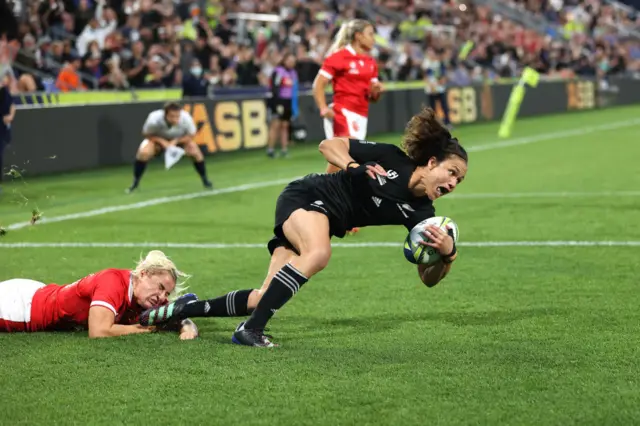 Ruby Tui scores New Zealand's second try