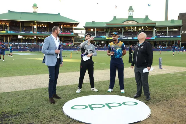 New Zealand captain Kane Williamson and Sri Lanka captain Dasun Shanaka at toss before T20 World Cup game at SCG