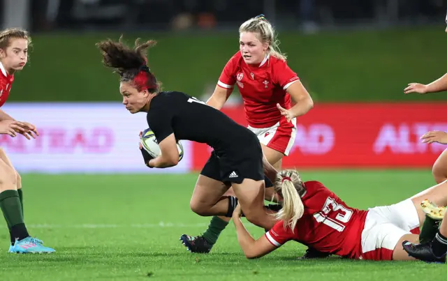 Ruby Tui of New Zealand is tackled by Hannah Jones of Wales