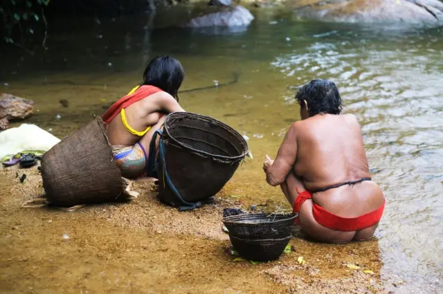 Yanonami women fishing