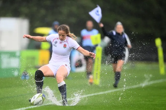 Abby Dow splashes down the wing