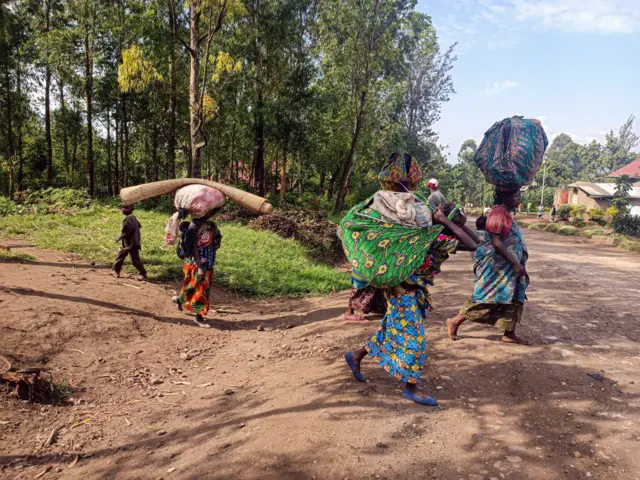 Congolese refugees fleeing fighting cross into Uganda