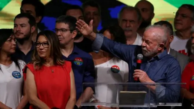 Brazil's former President and presidential candidate Luiz Inacio Lula da Silva speaks next to his wife Rosangela Lula da Silva