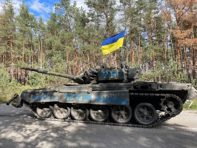 Russian army tanks left behind in Lyman in Ukraine after soldiers retreated