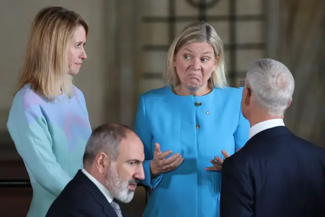 Estonia's Prime Minister Kaja Kallas and Sweden's Prime Minister Magdalena Andersson (C)