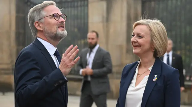 Czech Republic's Prime Minister Petr Fiala (L) and UK Prime Minister Liz Truss (R)