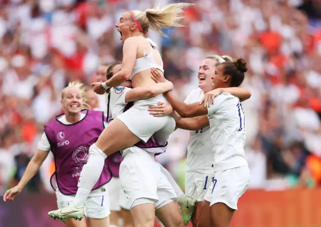 Chloe Kelly celebrates with England team mates