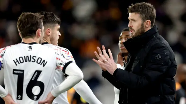 Michael Carrick gives instructions