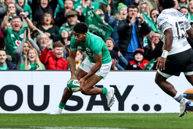 Robert Baloucoune scores a try