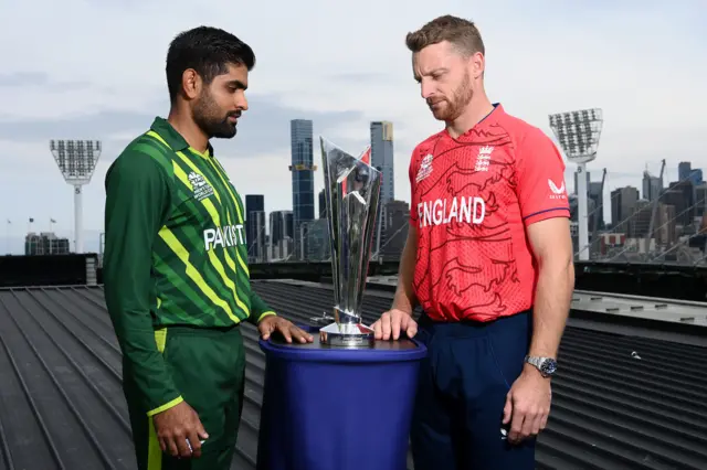 Babar Azam and Jos Buttler with the T20 World Cup trophy