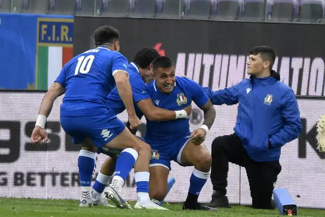 Italy celebrate a try